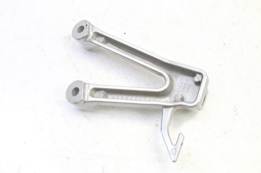 photo de FUSSRASTEN HALTEPLATTEN HINTEN LINKS SUZUKI SV S 650 (2003 - 2009) - Alternative Perspektive