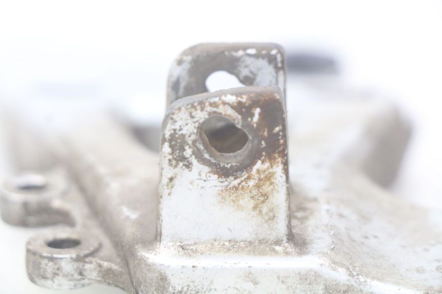 photo de LINKS HINTERE FUßRASTENHALTERUNG SUZUKI XF FREEWIND 650 (1997 - 2003) - Zoom auf Gebrauchszustand