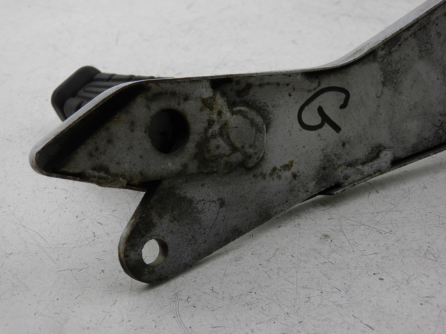 photo de FUSSRASTEN HALTEPLATTEN HINTEN LINKS YAMAHA YBR CUSTOM 125 (2008 - 2010) - Technische Nahaufnahme