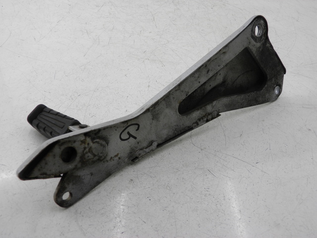 photo de FUSSRASTEN HALTEPLATTEN HINTEN LINKS YAMAHA YBR CUSTOM 125 (2008 - 2010) - Details der Befestigungspunkte