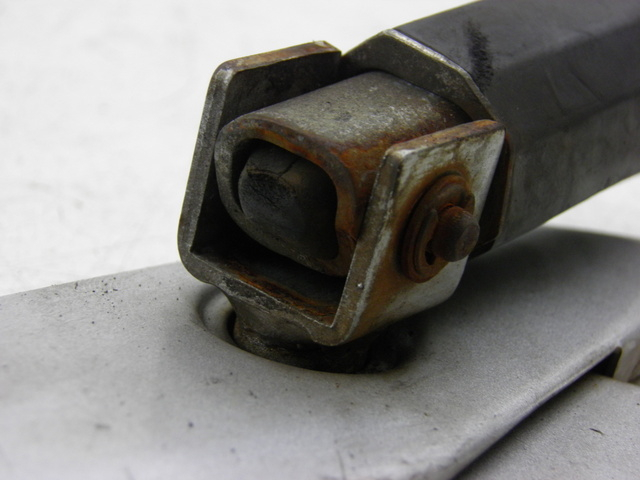 photo de FUSSRASTEN HALTEPLATTEN HINTEN LINKS YAMAHA YBR CUSTOM 125 (2008 - 2010) - Geprüftes Gebrauchtteil