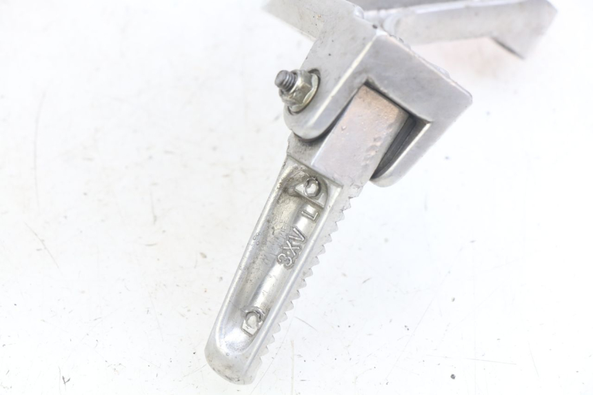 photo de HALTERUNG FüR LINKEN HINTEREN FUßRASTEN YAMAHA YZF R THUNDERCAT 600 (1996 - 2003) - Zoom auf Gebrauchszustand