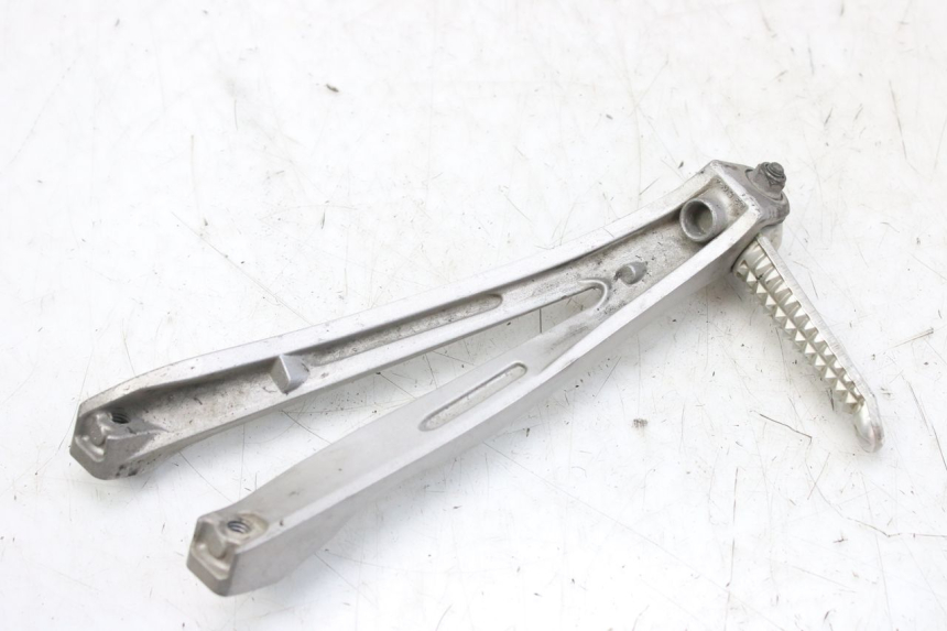 photo de HALTERUNG FüR LINKEN HINTEREN FUßRASTEN YAMAHA YZF R1 1000 (2007 - 2008) - Technische Nahaufnahme