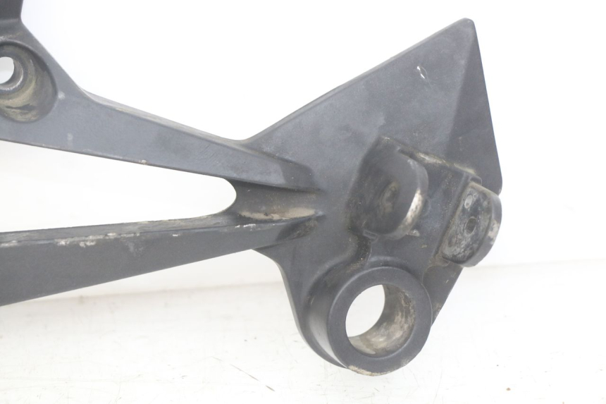 photo de HALTERUNG FüR LINKEN HINTEREN FUßRASTEN KAWASAKI Z 750 (2007 - 2013) - Details der Befestigungspunkte