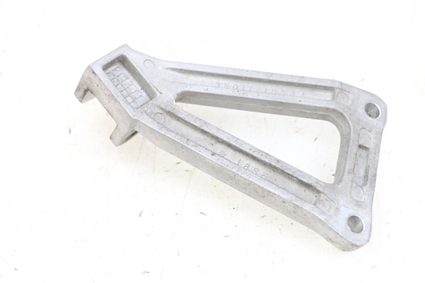 photo de FUSSRASTEN HALTEPLATTEN HINTEN LINKS KAWASAKI ZR 7 750 (1999 - 2004) - Zoom auf Gebrauchszustand