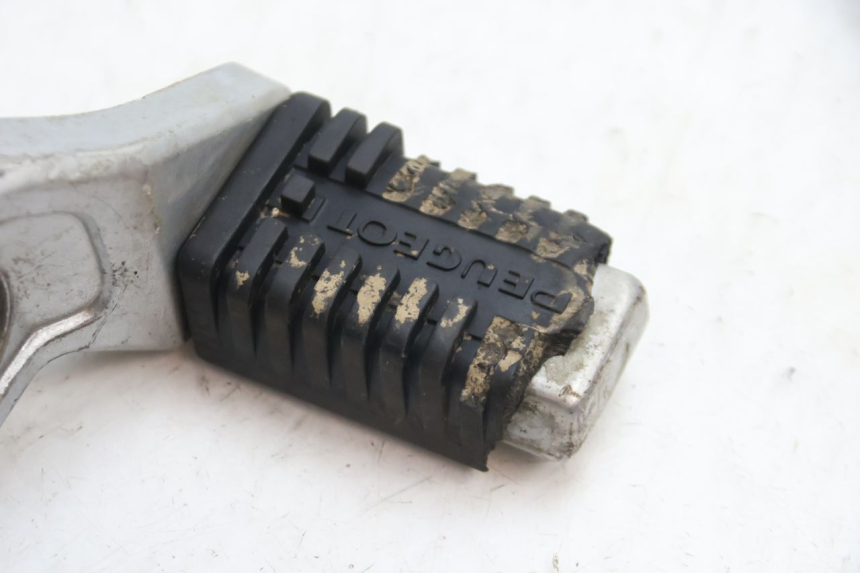photo de FUSSRASTEN HALTEPLATTEN VORN RECHT PEUGEOT 103 SPX CLIP 50 (1989 - 1992) - Zoom auf Gebrauchszustand