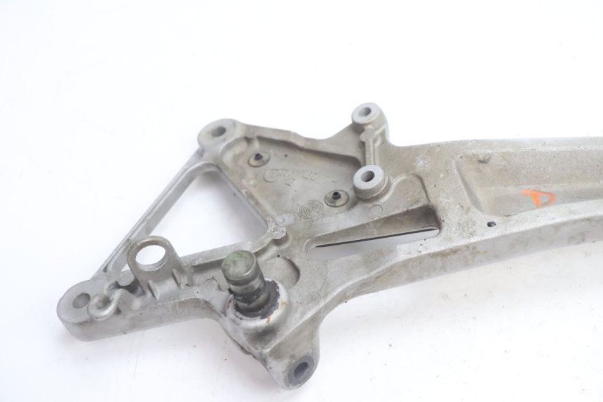 photo de FUSSRASTEN HALTEPLATTEN VORN RECHT HONDA CB F HORNET 600 (2005 - 2006) - Gesamtansicht des Produkts