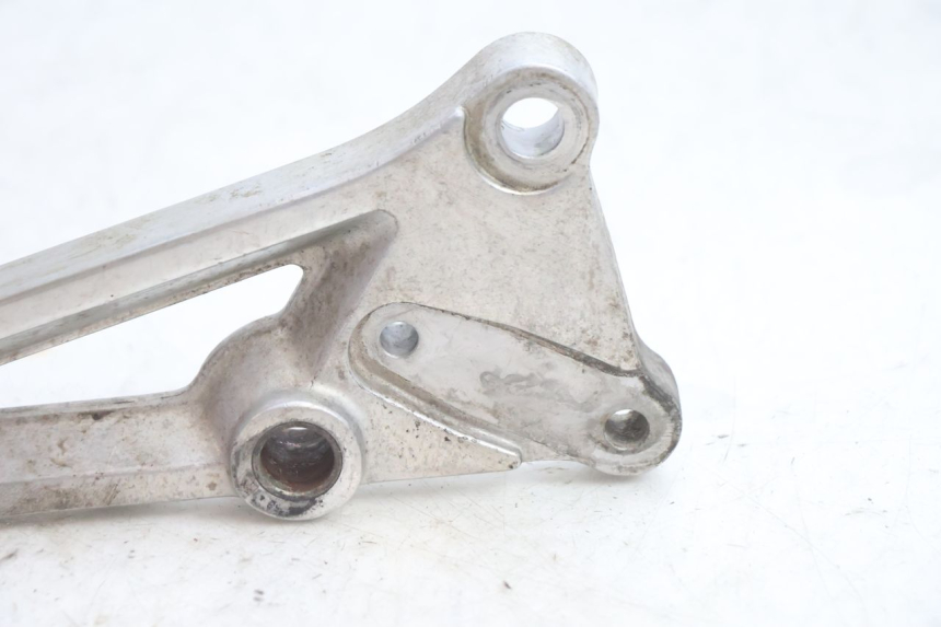 photo de FUSSRASTEN HALTEPLATTEN VORN RECHT HONDA CB TWO FIFTY 250 (1991 - 2002) - Zoom auf Gebrauchszustand