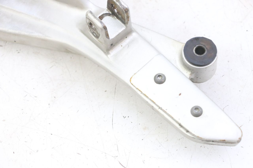 photo de RECHTE VORDERE FUßRASTENHALTERUNG HONDA CBF 500 (2004 - 2007) - Geprüftes Gebrauchtteil