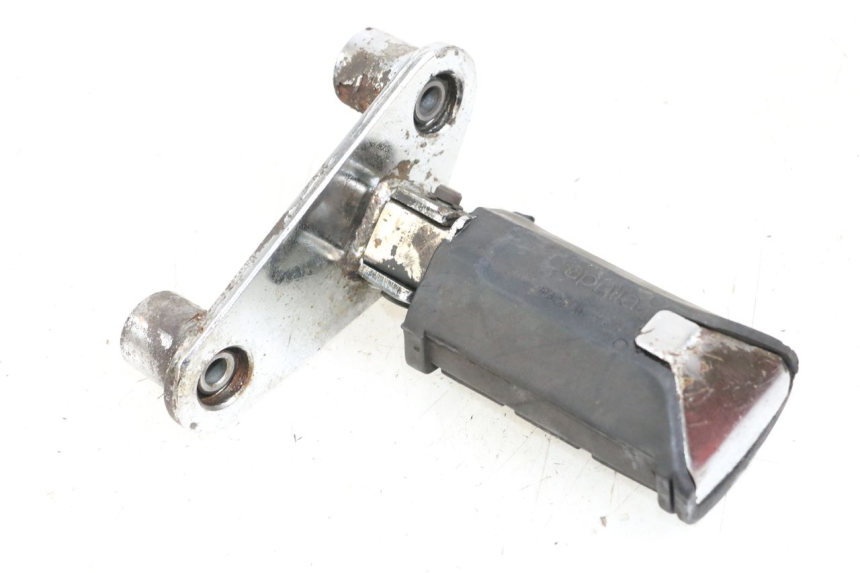 photo de FUSSRASTEN HALTEPLATTEN VORN RECHT APRILIA CLASSIC 125 (1995 - 2001) - Zoom auf Gebrauchszustand