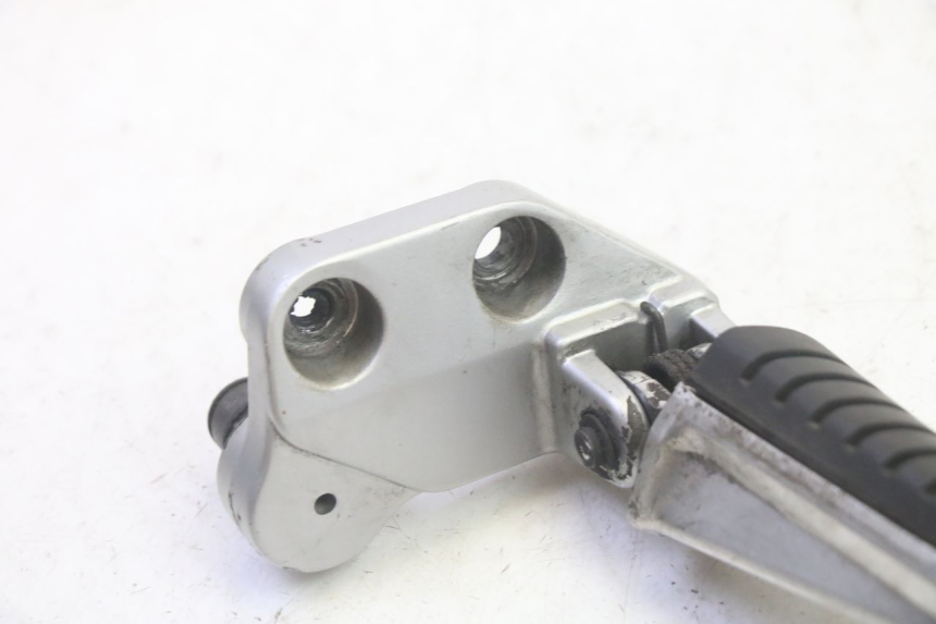 photo de FUSSRASTEN HALTEPLATTEN VORN RECHT SUZUKI DL V STROM 1000 (2002 - 2007) - Detailansicht des Bauteils