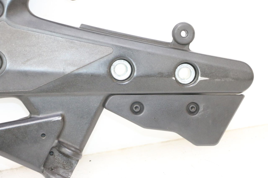 photo de FUSSRASTEN HALTEPLATTEN VORN RECHT KAWASAKI ER-6 ER6 F ABS 650 (2012 - 2016) - Charakteristische Merkmale