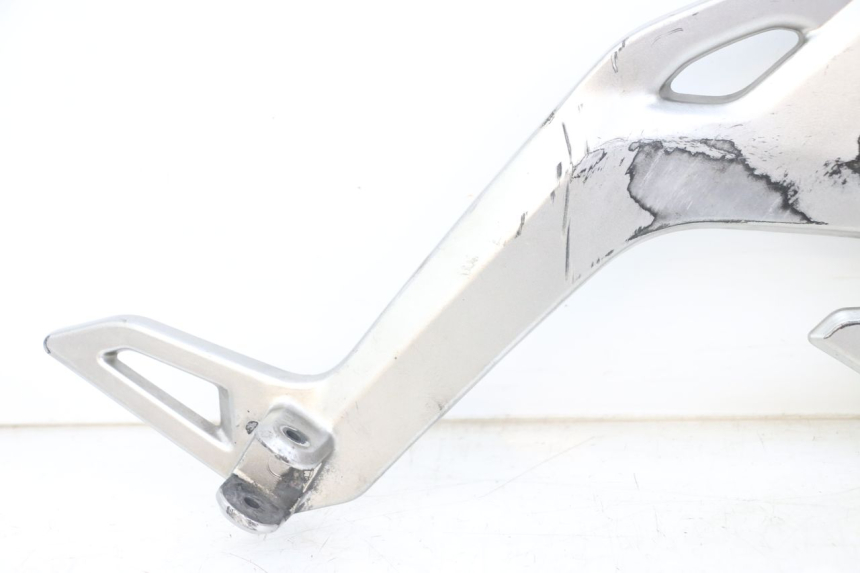 photo de FUSSRASTEN HALTEPLATTEN VORN RECHT KAWASAKI ER-6 ER6 N 650 (2012 - 2016) - Details der Befestigungspunkte