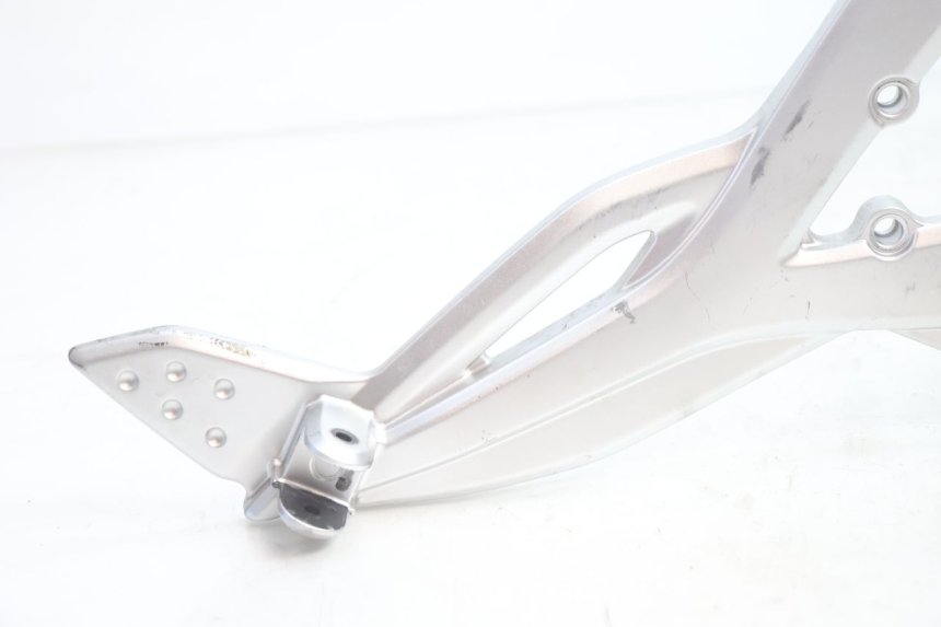 photo de FUSSRASTEN HALTEPLATTEN VORN RECHT KAWASAKI ER-6 ER6 N 650 (2005 - 2009) - Detailansicht des Bauteils