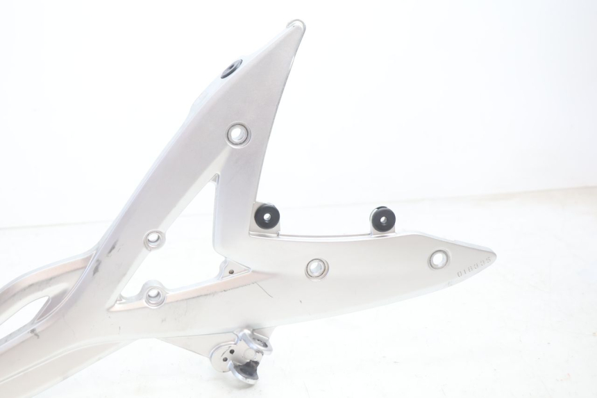 photo de FUSSRASTEN HALTEPLATTEN VORN RECHT KAWASAKI ER-6 ER6 N 650 (2005 - 2009) - Zoom auf Gebrauchszustand