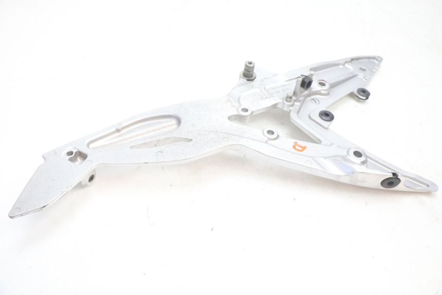 photo de FUSSRASTEN HALTEPLATTEN VORN RECHT KAWASAKI ER-6 ER6 N 650 (2005 - 2009) - Geprüftes Gebrauchtteil
