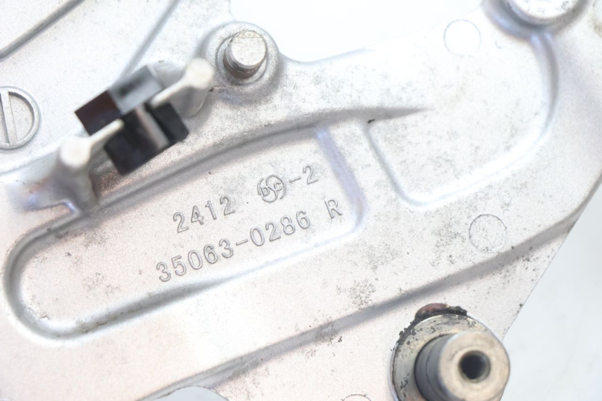 photo de FUSSRASTEN HALTEPLATTEN VORN RECHT KAWASAKI ER-6 ER6 N 650 (2005 - 2009) - Kennzeichnungen und Originalreferenzen