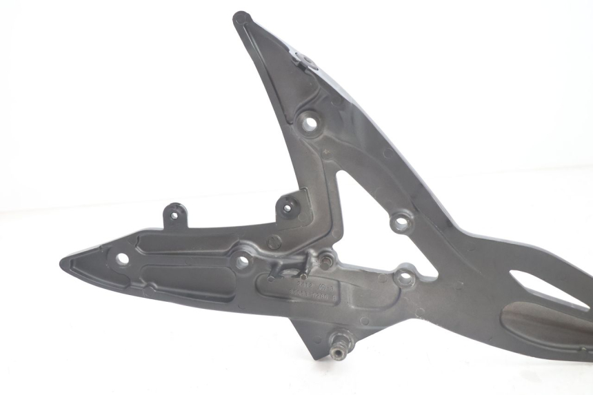 photo de FUSSRASTEN HALTEPLATTEN VORN RECHT KAWASAKI ER-6 ER6 N 650 (2005 - 2009) - Geprüftes Gebrauchtteil