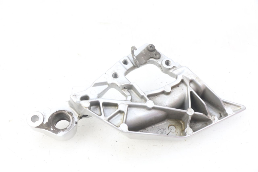 photo de RECHTE VORDERE FUßRASTENHALTERUNG YAMAHA FJR ABS 1300 (2016 - 2020) - Zoom auf Gebrauchszustand