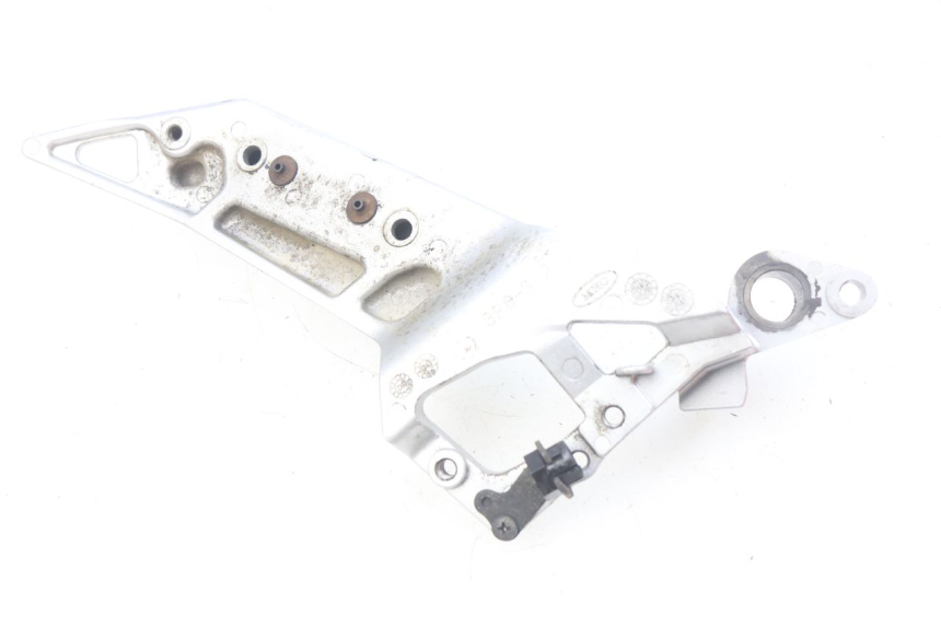 photo de RECHTE VORDERE FUßRASTENHALTERUNG YAMAHA FJR ABS 1300 (2006 - 2012) - Zoom auf Gebrauchszustand