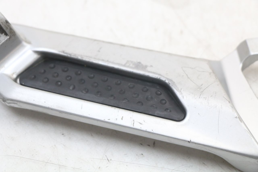 photo de RECHTE VORDERE FUßRASTENHALTERUNG YAMAHA FJR ABS 1300 (2006 - 2012) - Technische Nahaufnahme