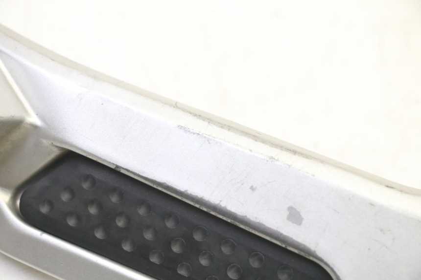 photo de RECHTE VORDERE FUßRASTENHALTERUNG YAMAHA FJR ABS 1300 (2006 - 2012) - Alternative Perspektive