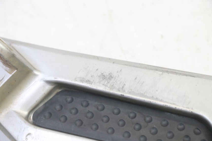 photo de RECHTE VORDERE FUßRASTENHALTERUNG YAMAHA FJR ABS 1300 (2006 - 2012) - Alternative Perspektive