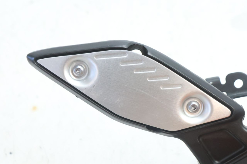 photo de FUSSRASTEN HALTEPLATTEN VORN RECHT YAMAHA FZ8 800 (2010 - 2016) - Detailansicht des Bauteils