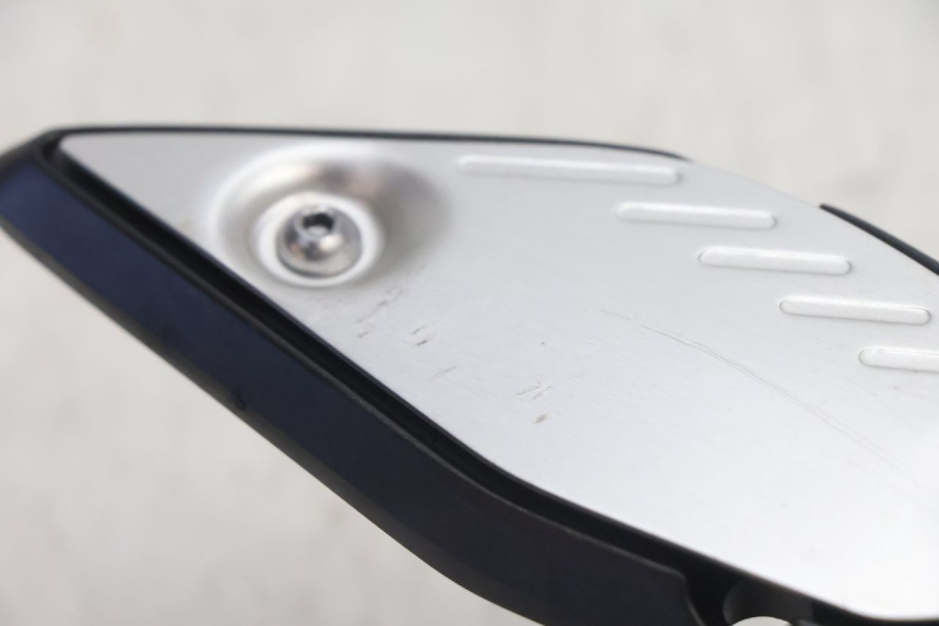 photo de FUSSRASTEN HALTEPLATTEN VORN RECHT YAMAHA FZ8 800 (2010 - 2016) - Zoom auf Gebrauchszustand