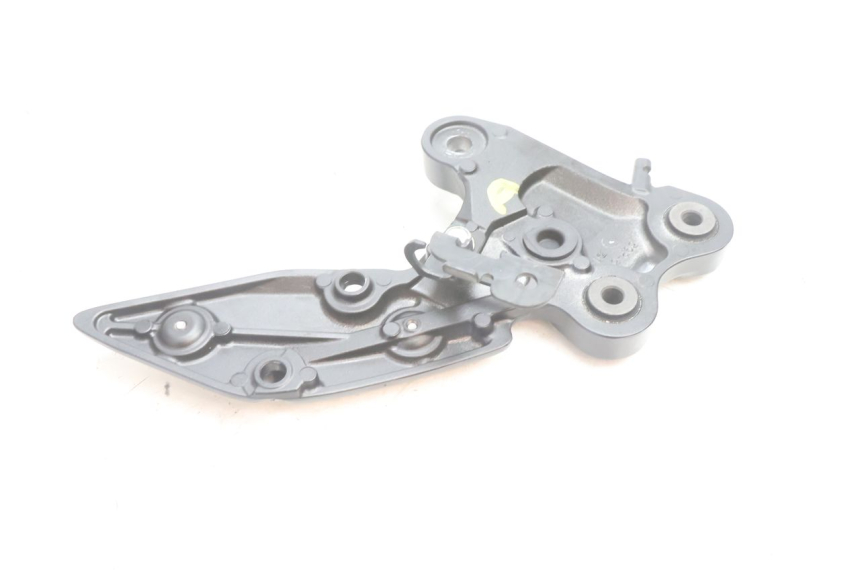 photo de FUSSRASTEN HALTEPLATTEN VORN RECHT YAMAHA FZ8 800 (2010 - 2016) - Details der Befestigungspunkte