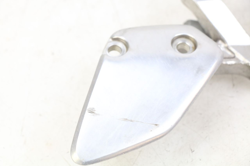 photo de RECHTE VORDERE FUßRASTENHALTERUNG YAMAHA FZS FAZER 600 (1998 - 2001) - Details der Befestigungspunkte