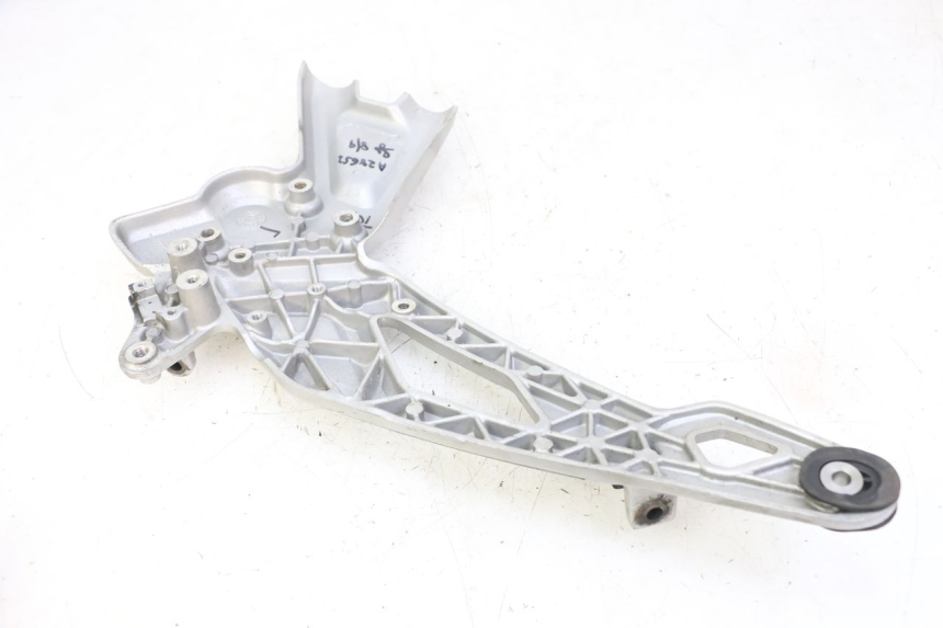 photo de FUSSRASTEN HALTEPLATTEN VORN RECHT BMW G310 R 310 (2016 - 2020) - Alternative Perspektive