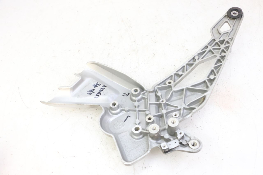 photo de FUSSRASTEN HALTEPLATTEN VORN RECHT BMW G310 R 310 (2016 - 2020) - Technische Nahaufnahme