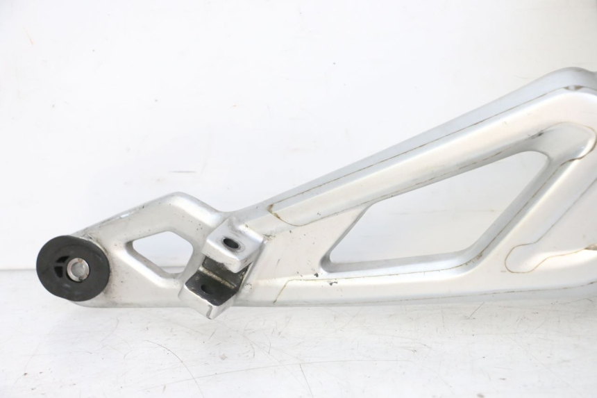 photo de FUSSRASTEN HALTEPLATTEN VORN RECHT BMW G310 R 310 (2016 - 2020) - Details der Befestigungspunkte