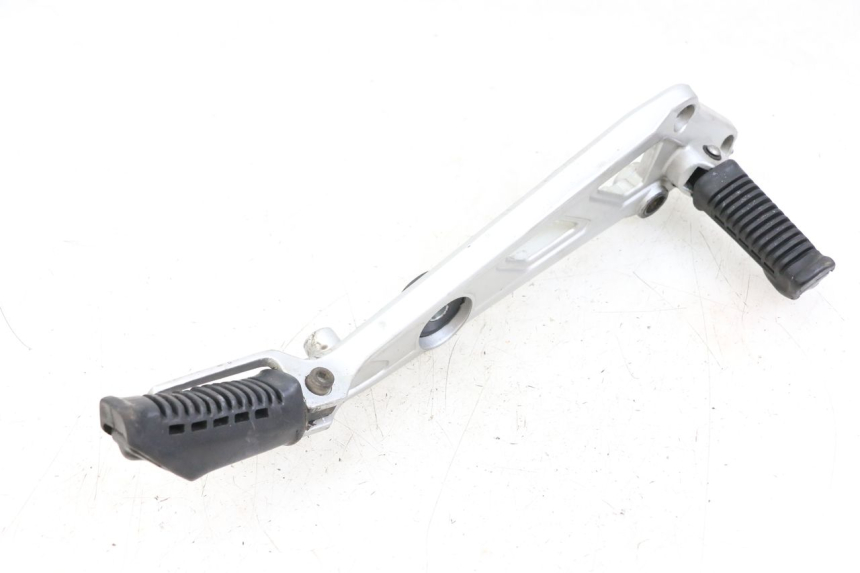 photo de FUSSRASTEN HALTEPLATTEN VORN RECHT HYOSUNG GF 125 (2001 - 2005) - Detailansicht des Bauteils