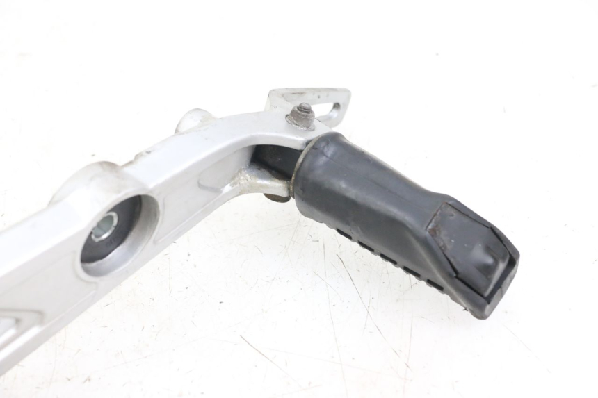 photo de FUSSRASTEN HALTEPLATTEN VORN RECHT HYOSUNG GF 125 (2001 - 2005) - Zoom auf Gebrauchszustand