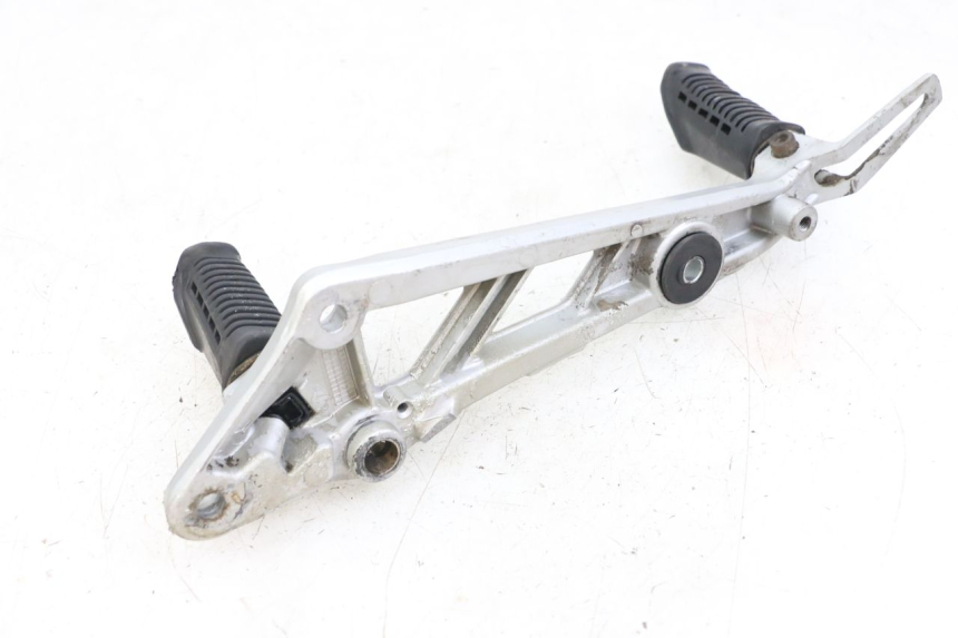 photo de FUSSRASTEN HALTEPLATTEN VORN RECHT HYOSUNG GF 125 (2001 - 2005) - Details der Befestigungspunkte