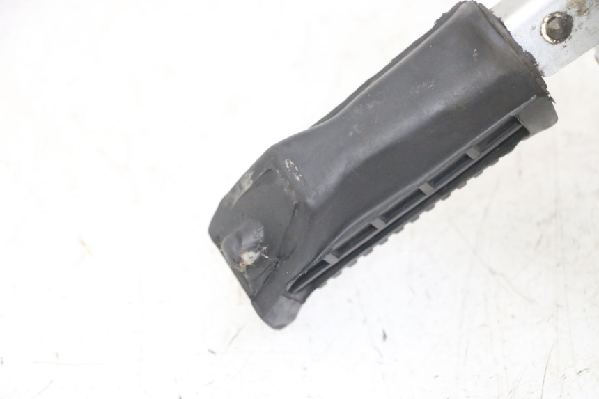 photo de FUSSRASTEN HALTEPLATTEN VORN RECHT SUZUKI GS GSE 500 (2001 - 2003) - Zoom auf Gebrauchszustand