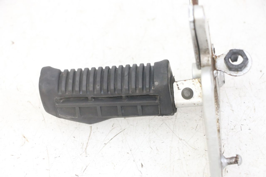 photo de FUSSRASTEN HALTEPLATTEN VORN RECHT SUZUKI GS GSE 500 (2001 - 2003) - Geprüftes Gebrauchtteil