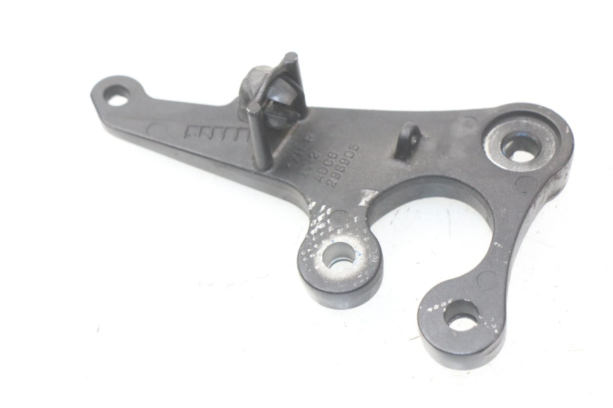 photo de FUSSRASTEN HALTEPLATTEN VORN RECHT SUZUKI GSX-R GSXR K16 1000 (2012 - 2016) - Zoom auf Gebrauchszustand