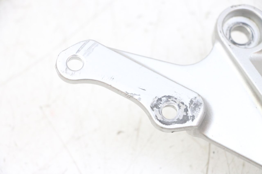photo de FUSSRASTEN HALTEPLATTEN VORN RECHT SUZUKI GSXR GSX-R 1000 (2003 - 2004) - Zoom auf Gebrauchszustand