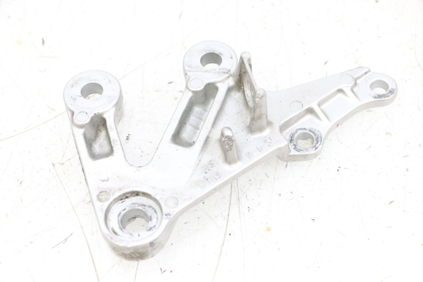 photo de FUSSRASTEN HALTEPLATTEN VORN RECHT SUZUKI GSXR GSX-R 1000 (2003 - 2004) - Alternative Perspektive