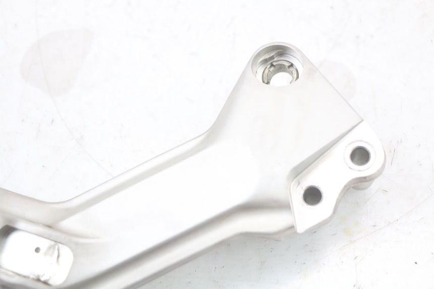 photo de FUSSRASTEN HALTEPLATTEN VORN RECHT HUSQVARNA SVARTPILEN 401 (2018 - 2023) - Alternative Perspektive