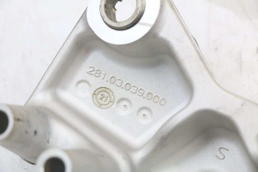 photo de FUSSRASTEN HALTEPLATTEN VORN RECHT HUSQVARNA SVARTPILEN 401 (2018 - 2023) - Geprüftes Gebrauchtteil