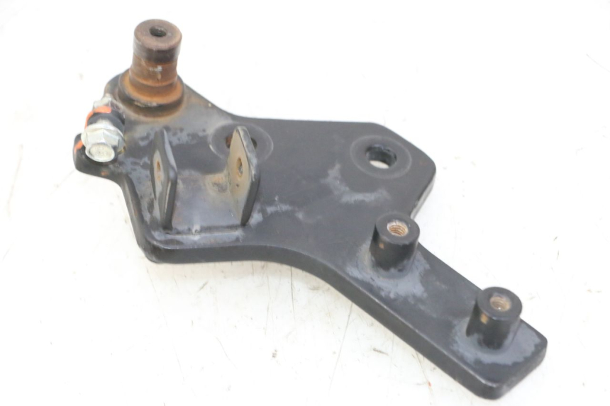 photo de FUSSRASTEN HALTEPLATTEN VORN RECHT KEEWAY K-LIGHT KLIGHT 125 (2018 - 2025) - Zoom auf Gebrauchszustand