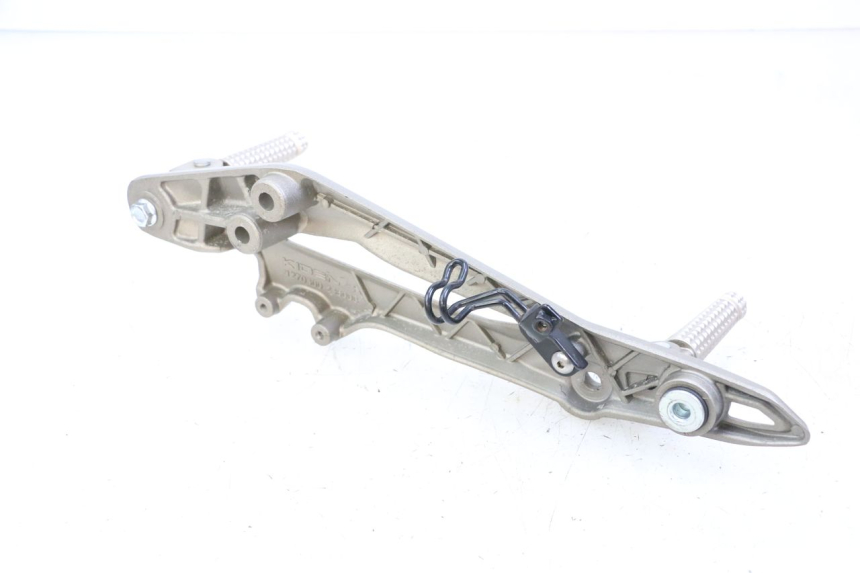 photo de FUSSRASTEN HALTEPLATTEN VORN RECHT KIDEN KD125-G 125 (2018 - 2022) - Oberflächenzustand und Material