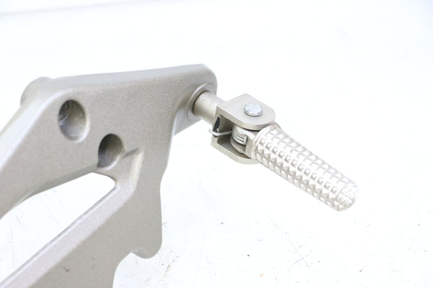 photo de FUSSRASTEN HALTEPLATTEN VORN RECHT KIDEN KD125-G 125 (2018 - 2022) - Kennzeichnungen und Originalreferenzen