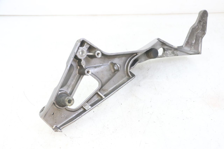 photo de FUSSRASTEN HALTEPLATTEN VORN RECHT HONDA NTV DEAUVILLE ABS 700 (2007 - 2016) - Zoom auf Gebrauchszustand