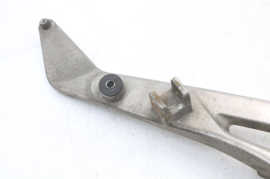 photo de RECHTE VORDERE FUßRASTENHALTERUNG HONDA NTV DEAUVILLE 650 (1998 - 2001) - Detailansicht des Bauteils