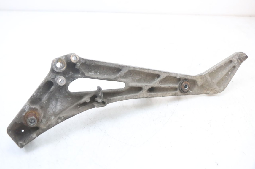 photo de RECHTE VORDERE FUßRASTENHALTERUNG HONDA NTV DEAUVILLE 650 (1998 - 2001) - Technische Nahaufnahme